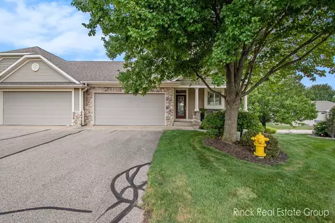 3845 Canterbury Dr #26, Hudsonville, MI 49426