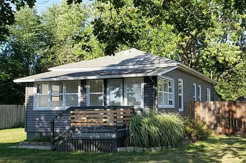 448 N Maple St, Fennville, MI 49408