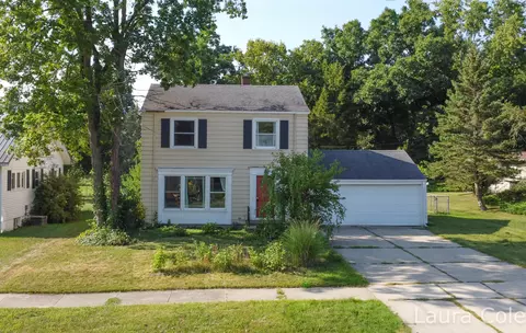92 Orchard Dr, Sparta, MI 49345