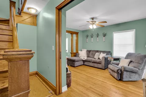 105 Mitchell St, Jackson, MI 49203 photo 2