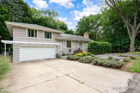 1440 Holborn Dr NW, Grand Rapids, MI 49504