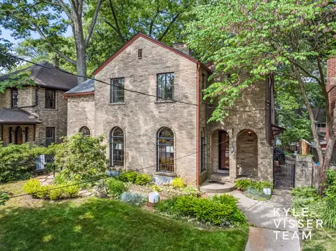 901 Giddings Ave SE, Grand Rapids, MI 49506