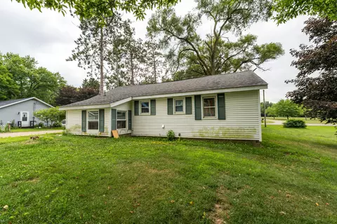 86416 Michigan Ave, Decatur, MI 49045