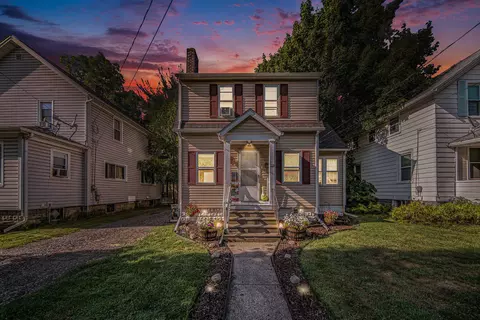 764 Douglas St, Jackson, MI 49203 photo 2