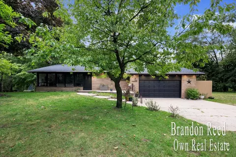 249 Thurman St, Belding, MI 48809 photo 3