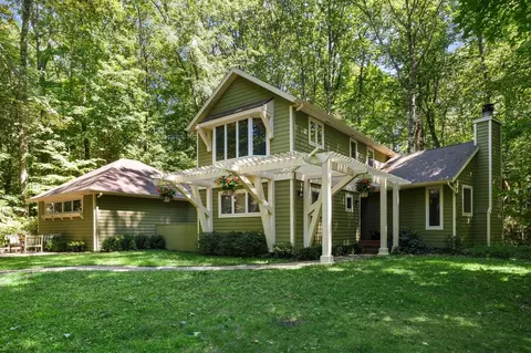 13855 Cherry Beach Rd, Harbert, MI 49115