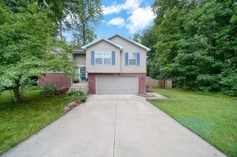 5230 Grand River Cir, Jackson, MI 49201