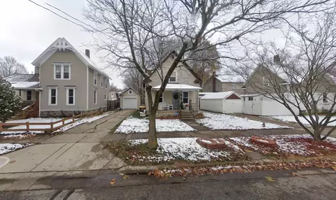 338 E Adams St, Ionia, MI 48846