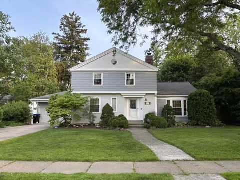 917 Woods Dr, Ypsilanti, MI 48197