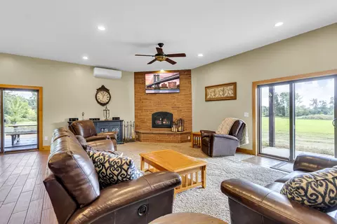 Living - 6314 Wheaton Rd, Jackson, MI 49201 photo 4 of 4