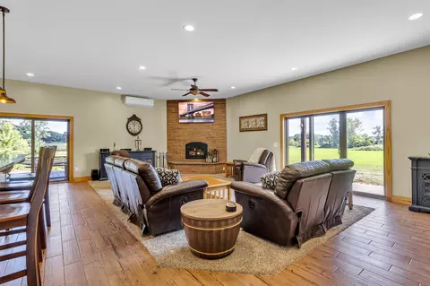 Living - 6314 Wheaton Rd, Jackson, MI 49201 photo 1 of 4