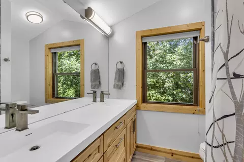 Bath - 6314 Wheaton Rd, Jackson, MI 49201 photo 3 of 5