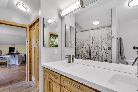 Bath - 6314 Wheaton Rd, Jackson, MI 49201 photo 4 of 5