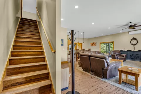 Entry Way - 6314 Wheaton Rd, Jackson, MI 49201 photo 1 of 4