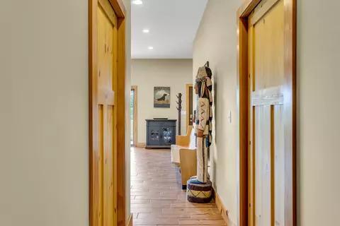 Entry Way - 6314 Wheaton Rd, Jackson, MI 49201 photo 2 of 4