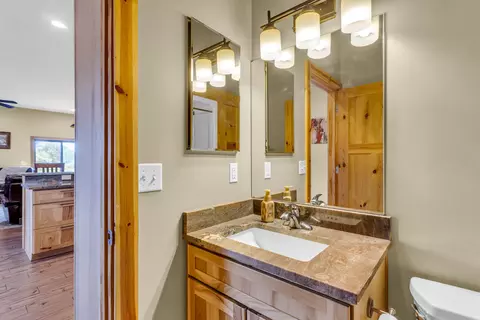 Bath - 6314 Wheaton Rd, Jackson, MI 49201 photo 2 of 5