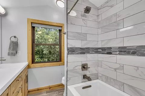 Bath - 6314 Wheaton Rd, Jackson, MI 49201 photo 5 of 5