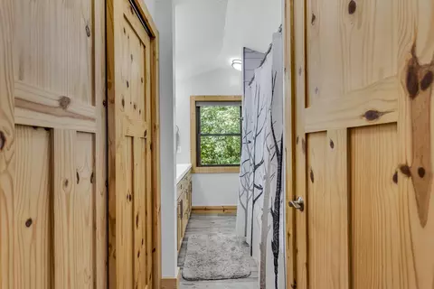 Entry Way - 6314 Wheaton Rd, Jackson, MI 49201 photo 4 of 4