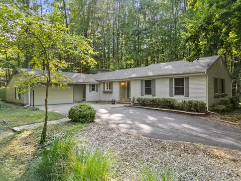 9348 Center Ln, Canadian Lakes, MI 49346