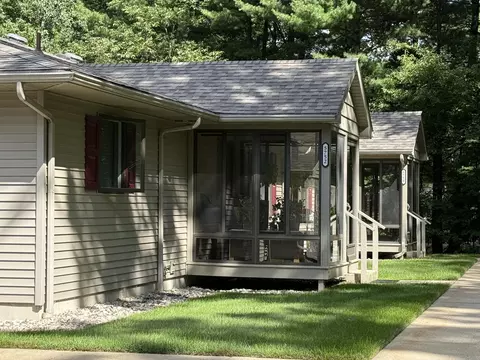 5752 Brookwood Pl, Ludington, MI 49431