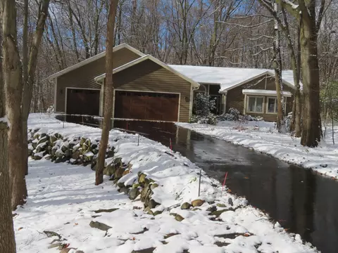 7217 Hawthorn Valley Ave, Kalamazoo, MI 49009