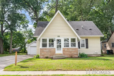 52 Holly St SW, Grand Rapids, MI 49548