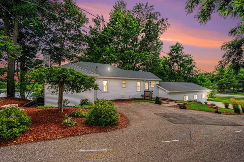 155 Mather Ct, Paw Paw, MI 49079