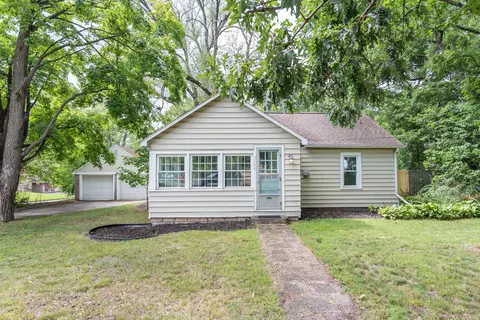 3704 Lovers Ln, Kalamazoo, MI 49001