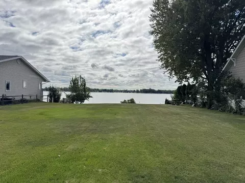 704 Pearl Beach Dr, Coldwater, MI 49036