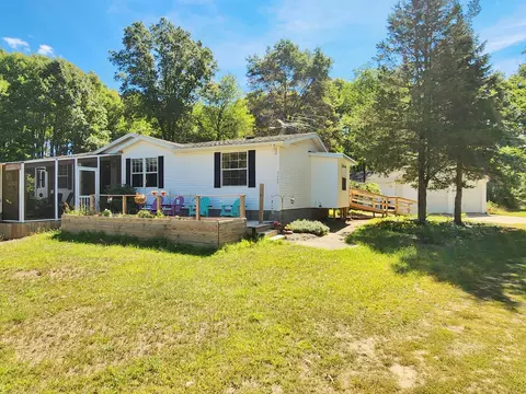 3268 W Ridge St, White Cloud, MI 49349