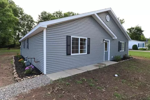 424 Doris St, Quincy, MI 49082