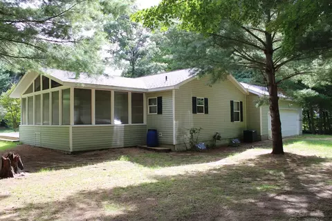5892 S Carrigan Dr, Newaygo, MI 49337