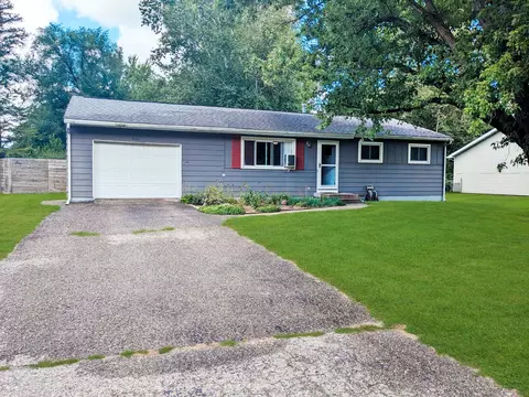 800 Evergreen St, Greenville, MI 48838