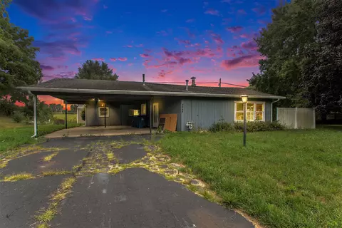 5544 Wendzel Dr, Coloma, MI 49038