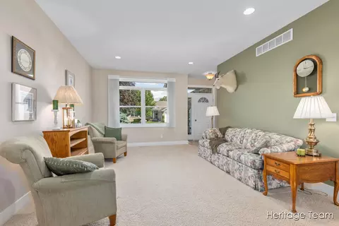 6673 Cedar Grv E, Jenison, MI 49428 photo 2