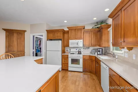 6673 Cedar Grv E, Jenison, MI 49428 photo 4