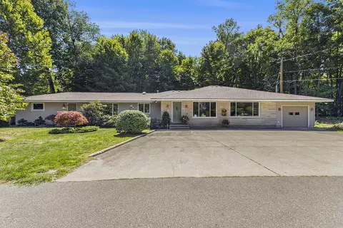 1504 S Shore Dr, Holland, MI 49423