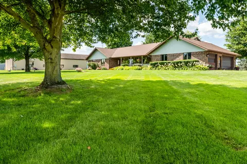 1370 N Park Rd, Coloma, MI 49038