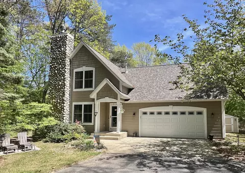 2339 Forest Trail Cir, Fennville, MI 49408