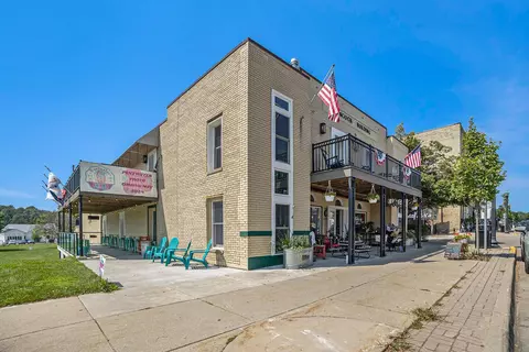 215 S Hancock St #2 F, Pentwater, MI 49449