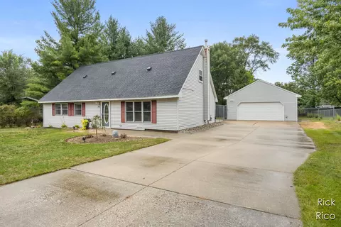 2031 Garret Dr NE, Grand Rapids, MI 49525