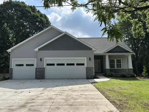 5966 E Sleepy Hollow Ln, East Lansing, MI 48823