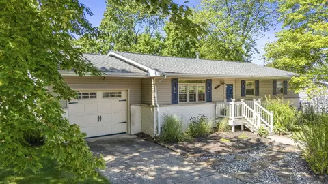 1111 Shore Dr, New Buffalo, MI 49117