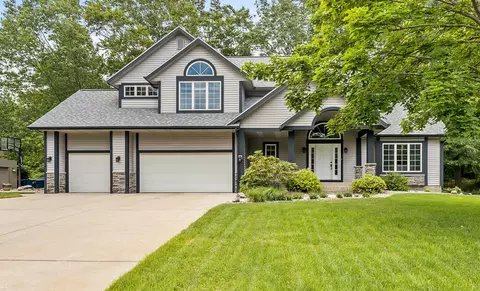18716 Sioux Dr, Spring Lake, MI 49456