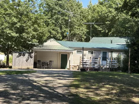 7502 Tolliver St, Mears, MI 49436