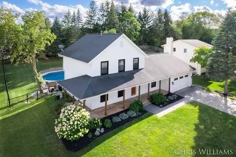 4694 E Meadows Dr SE, Grand Rapids, MI 49546
