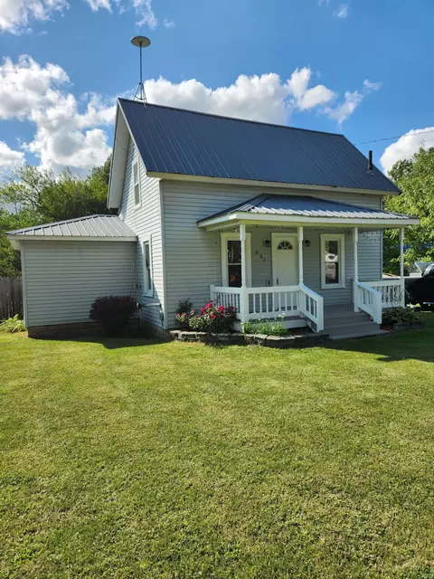 802 Parker St, Crystal, MI 48818