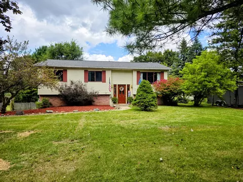 808 Rolling Meadows Dr, Quincy, MI 49082