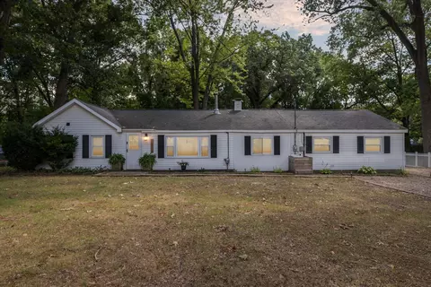 1308 Lakeview Dr, Portage, MI 49002