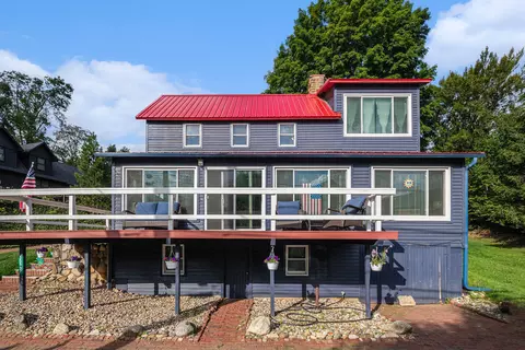 55945 Inn D Inn Dr, Dowagiac, MI 49047